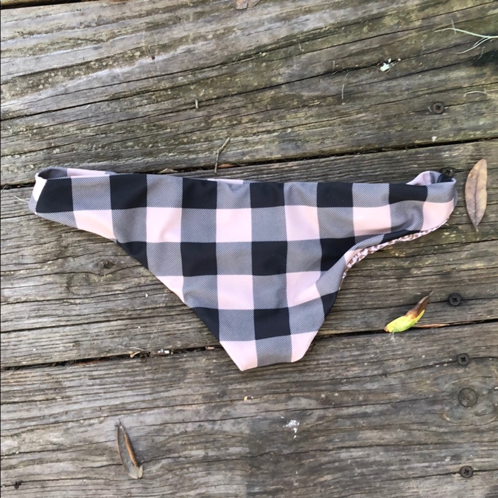 Acacia bottom
